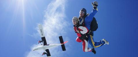 300 kr studentrabatt på tandemhopp hos Skydive