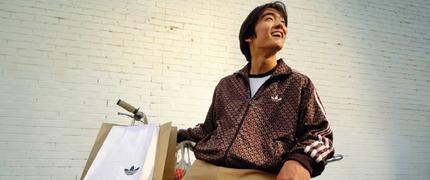 Upp till 30 % + 10 % extra alumnirabatt hos Adidas