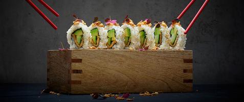 40 % studentrabatt på Crispy Tofu Teriyaki 10/15-bitar hos Sushi Yama.