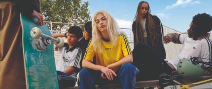 Upp till 50 % + 10 % extra studentrabatt hos adidas