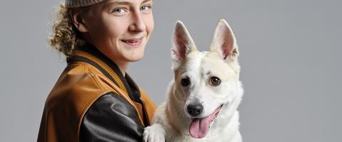 50 % alumnirabatt i 2 mån på hundförsäkring hos Petson