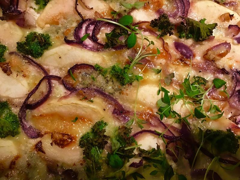 Äppel-Gorgonzola Pizza
